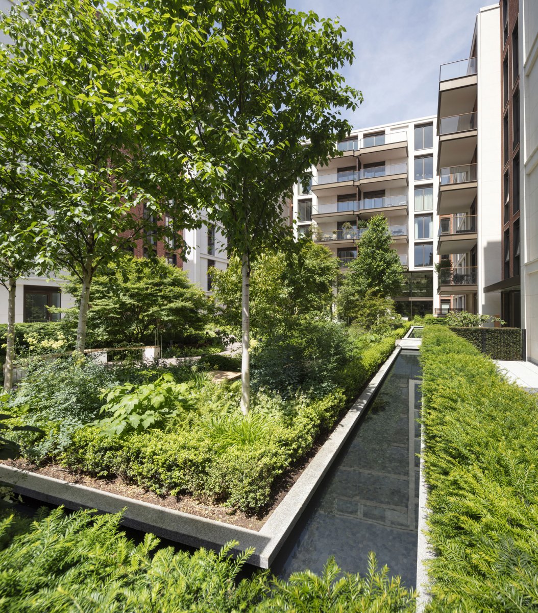 Beautifully landscaped courtyard garden