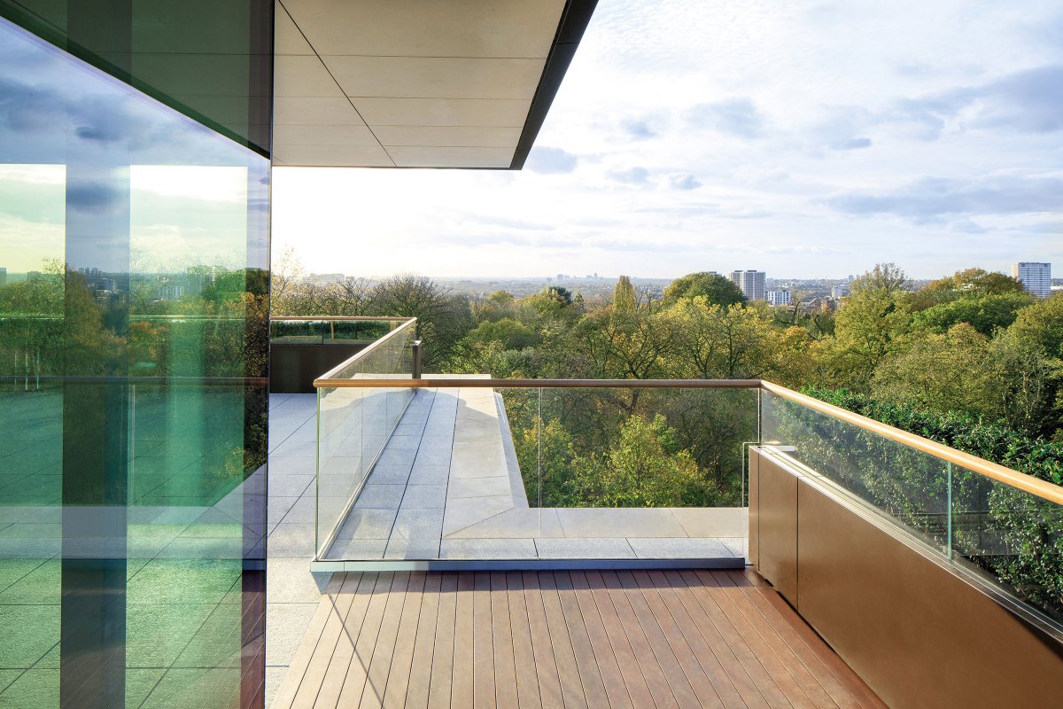 Spacious Balcony overlooking Holland Park 